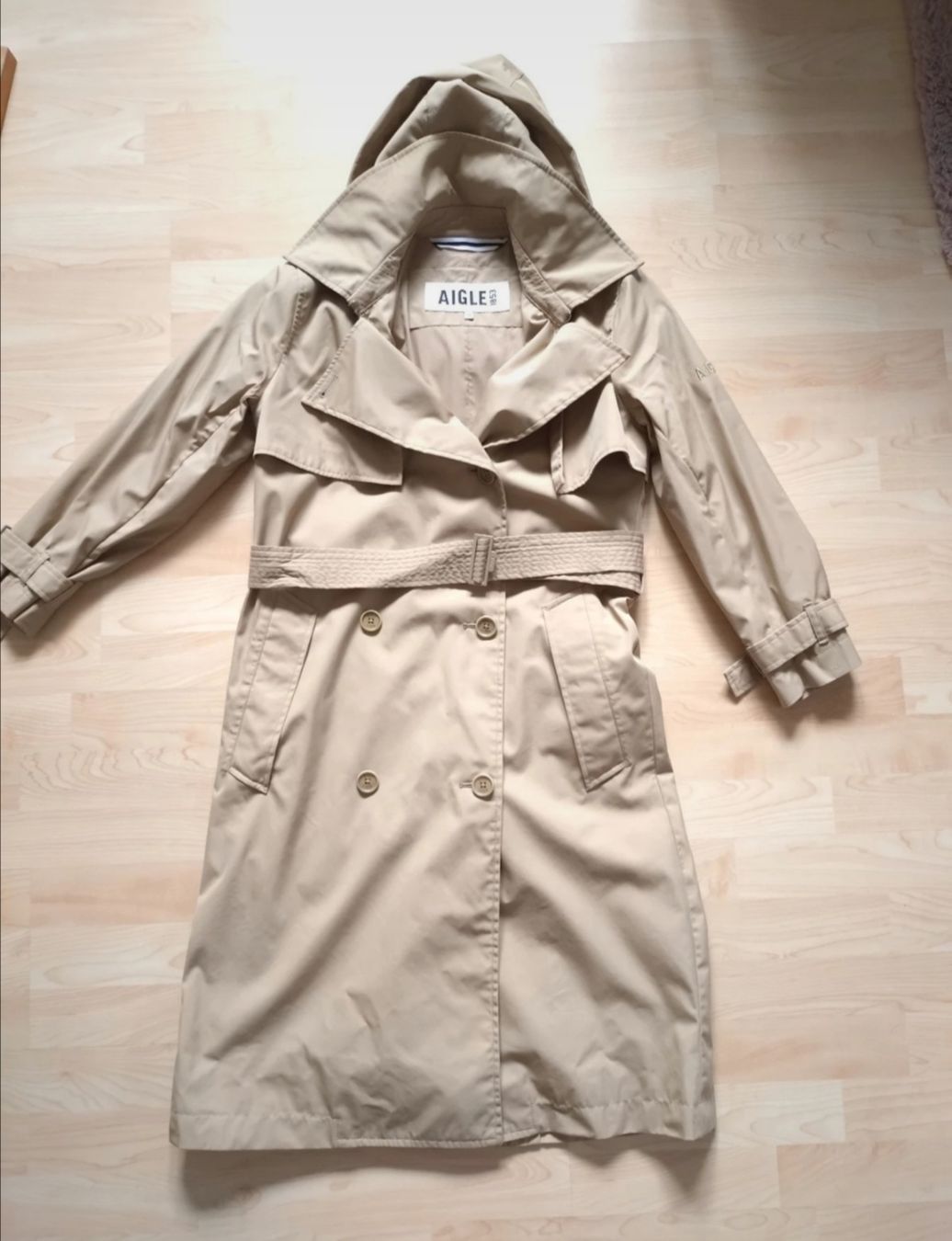 Cappotti: Aigle Trench-coat imperméable beige neuf – Nuovo e nell'imballaggio originale da La Tour de Trême venduto da mar_p78p 6