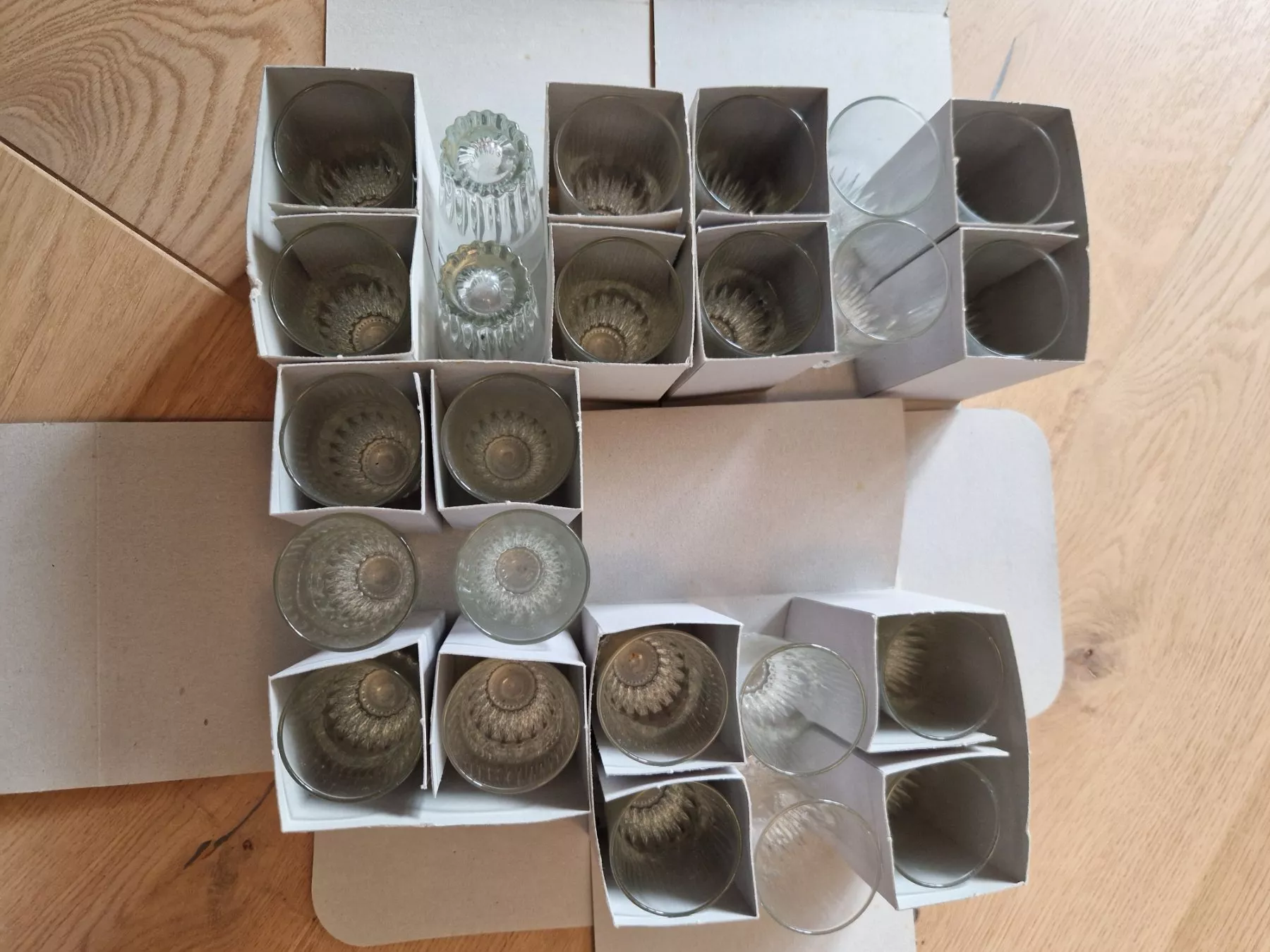 Gläser: 24 Weissweingläsli – Gebraucht aus Basel von Luckyvrena 1