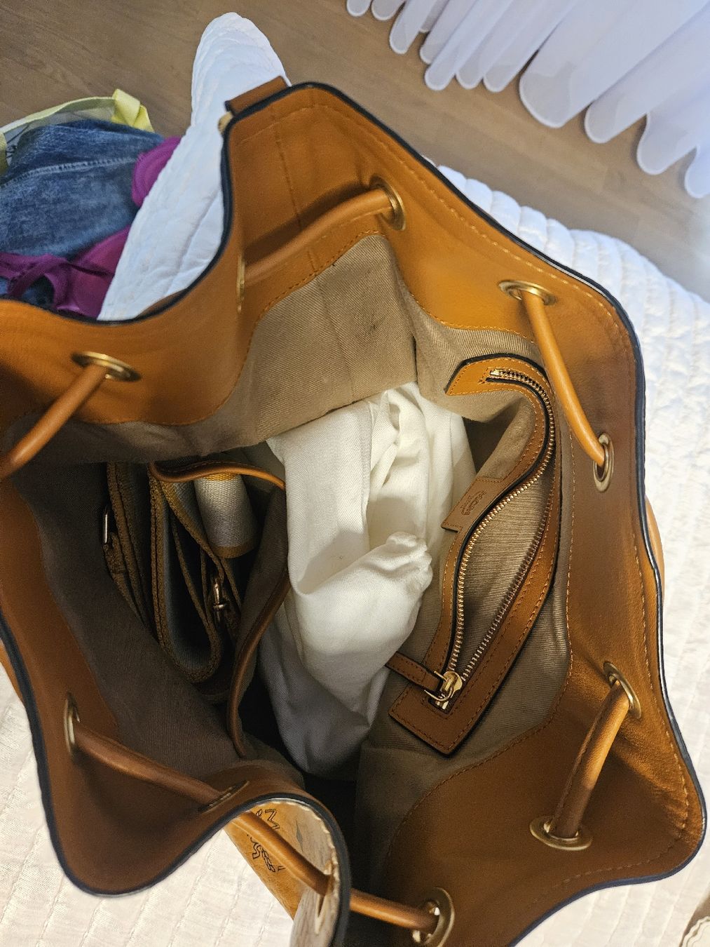 Mcm Borse da donna: MCM Handtasche (Beuteltasche) – Nuovo (secondo la descrizione) da Luzern venduto da kad_b5ll 1