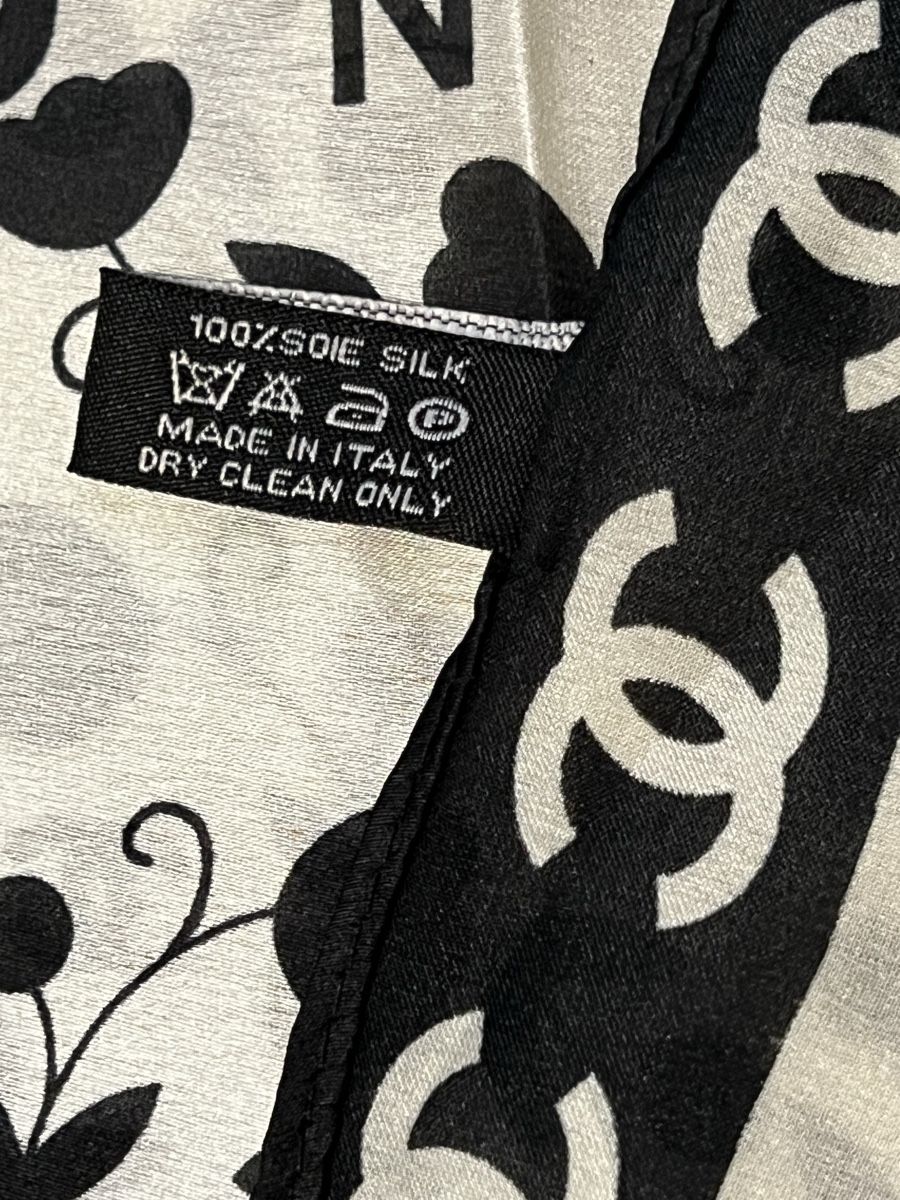 Foulard & Sciarpe: Seidenschal – Usato da Wattwil venduto da BL0NDA 3