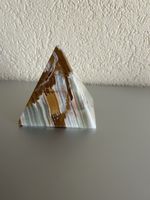 Pyramide aus Onyx