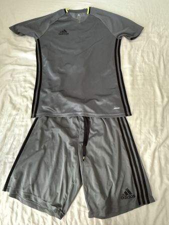 Ensemble sport Adidas gris - taille M (homme)