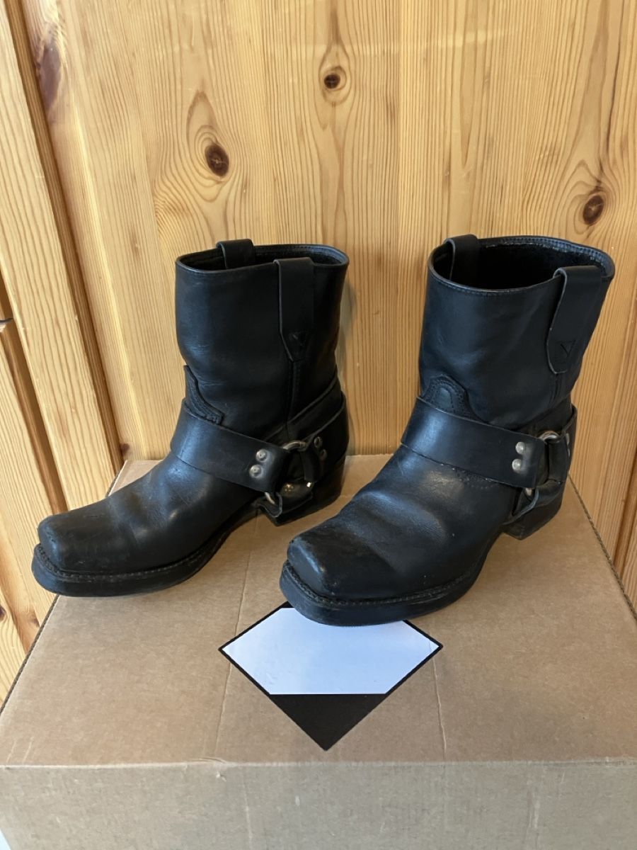 Scarpe da donna: Damenstiefel Grösse 37 – Usato da Balterswil venduto da Swiss611