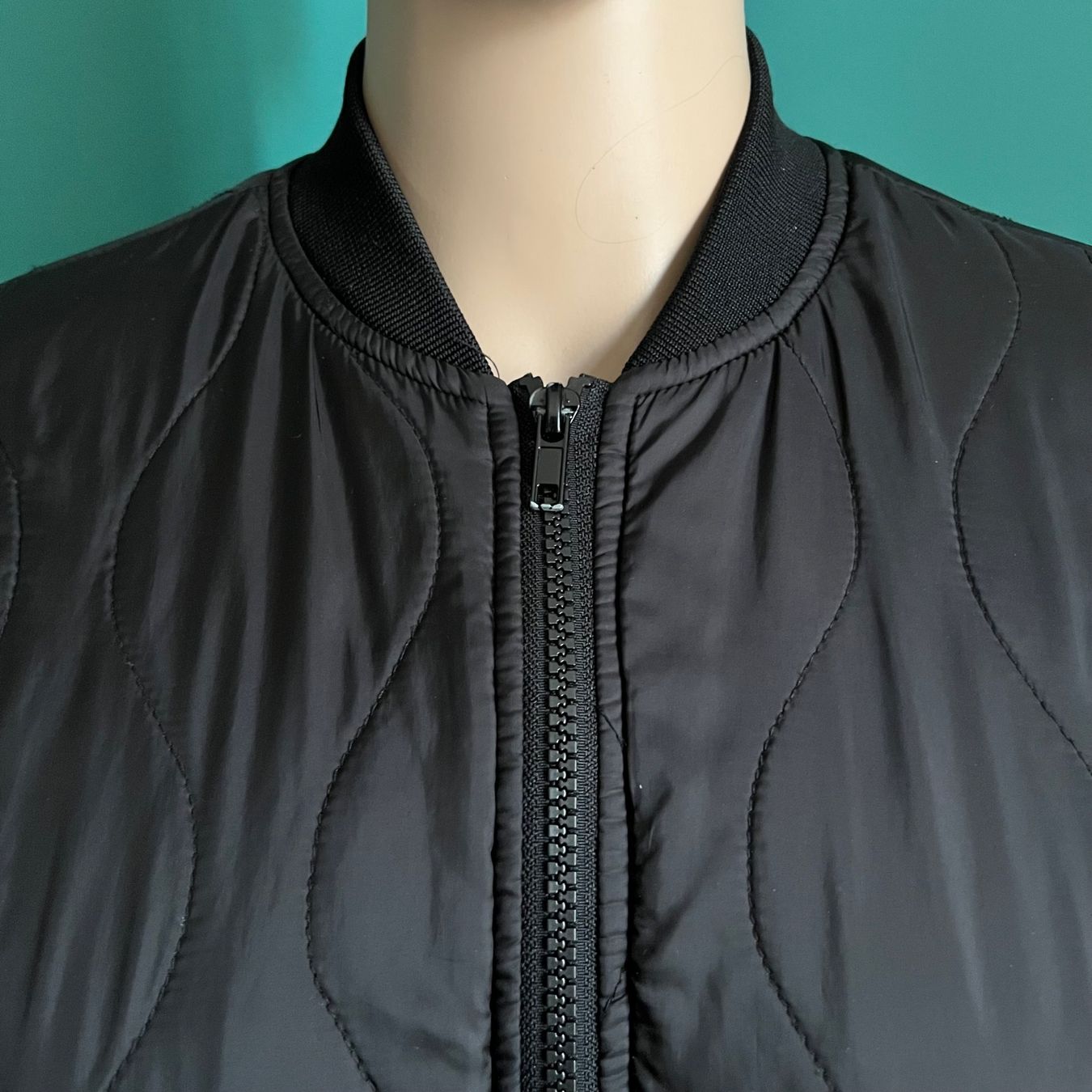 H&M Giacche: schwarze H&M Steppjacke 🖤 – Usato da Zürich venduto da ClosetQueen 1
