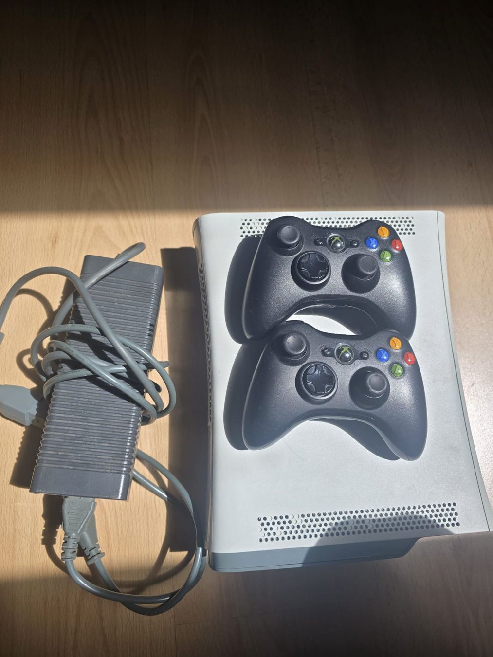 Microsoft Console: Xbox 360 Konsole, weiss, mit 2 Controller - Top Zustand! – Usato da Mumpf venduto da Cresli01