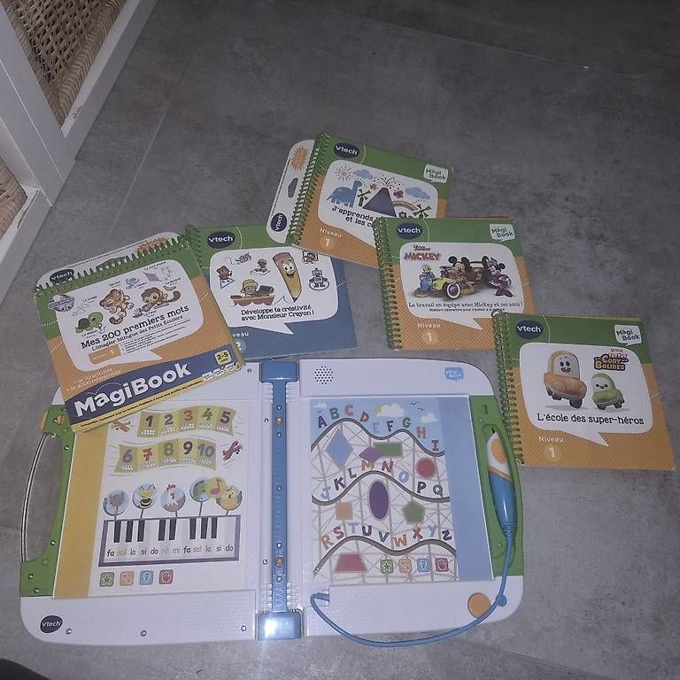 Jouets: MagiBook + livrets  – D'occasion à Conthey par VioletteM 2