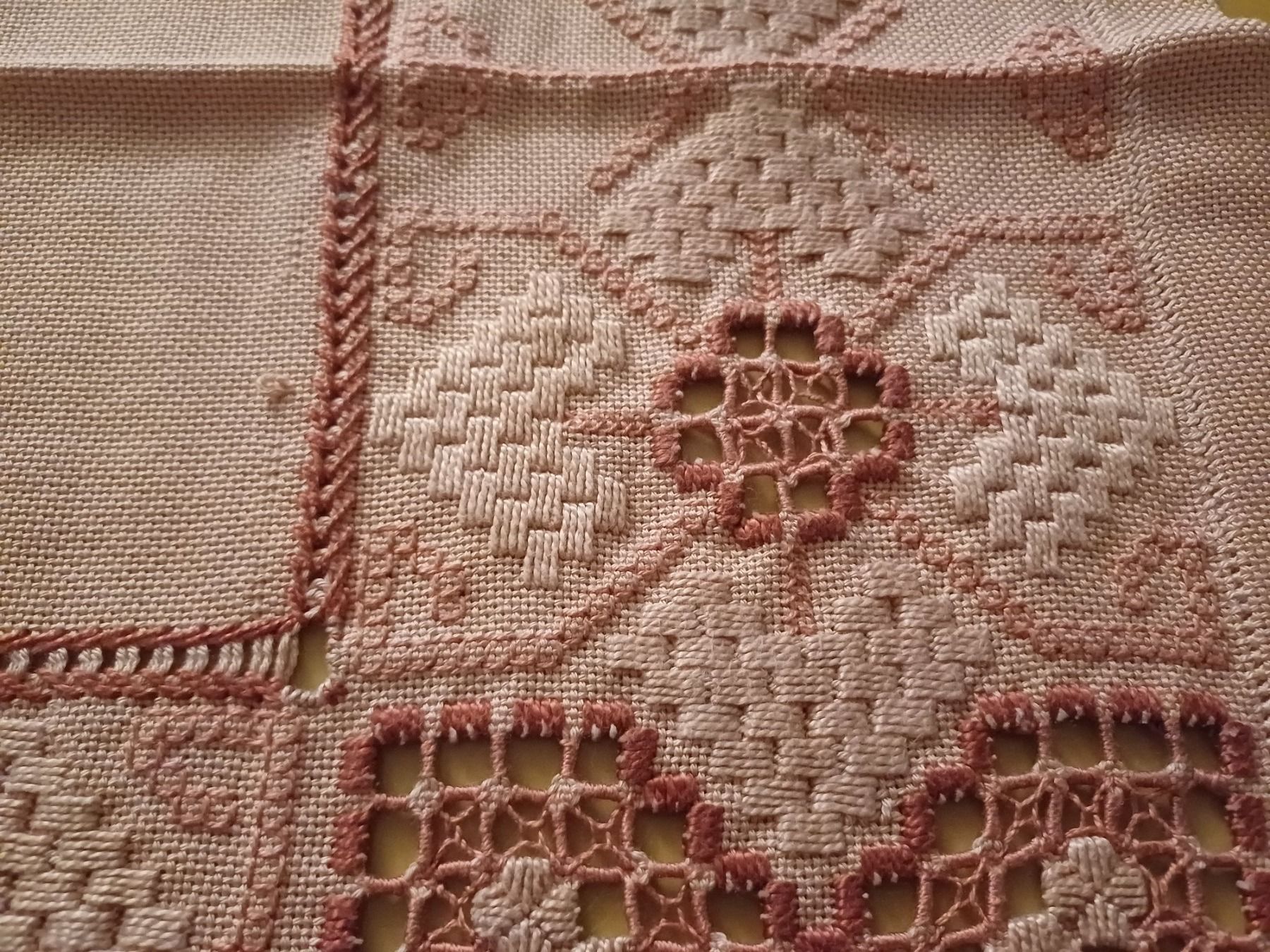 Coperte: Tischläufer mit Hardanger Stickerei – Usato da Windlach venduto da lanuj 1