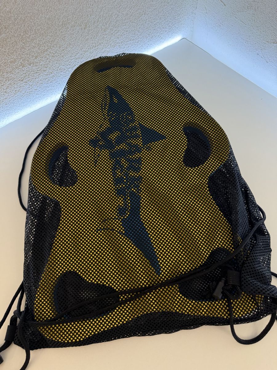 Tavole da surf e di nuoto: Schwimmbrett Sharkskin mit Netzbeutel und Ball – Usato da Rotkreuz venduto da GoldHeinz 3