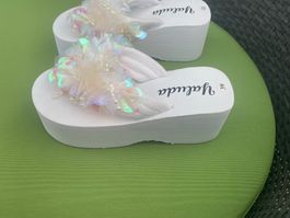 SUMMERTIME - stylische Flip-Flops mit Ziersteinen, weiss, 39