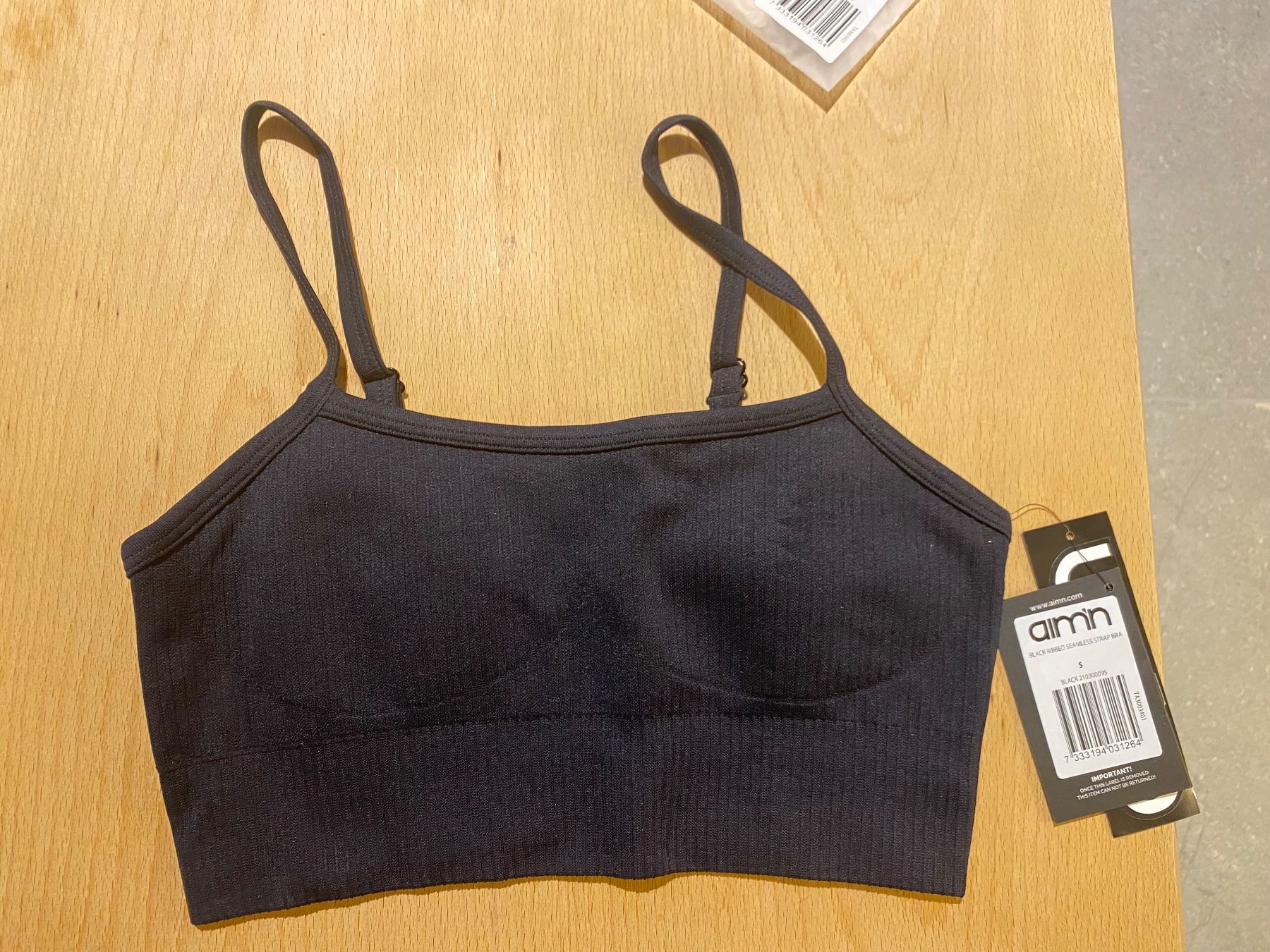Tops: Aimn black ribbed seamless bra – Neu und originalverpackt aus Zürich von pran123
