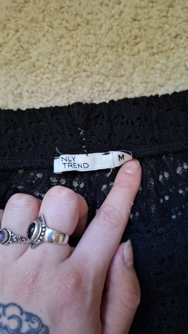 Pantaloni: Gehäkelte Stoffhose schwarz – Nuovo (secondo la descrizione) da Winterthur venduto da _lxeah 2