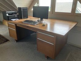 Executive Schreibtisch