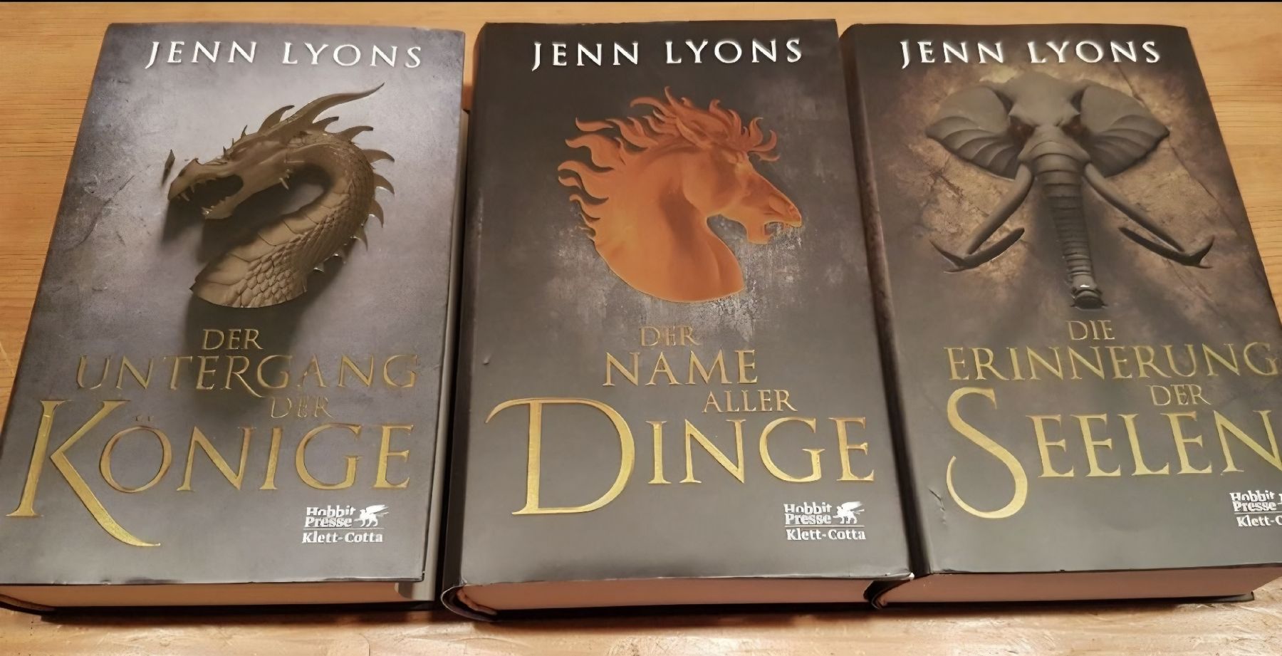 Libri: Jenn Lyons Trilogie - Drachengesänge – Usato da Niedermuhlern venduto da Mahkah.65