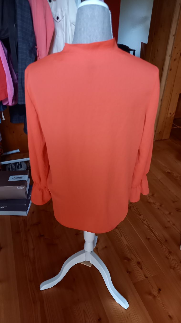 Marc Cain Chemisiers: Bluse MARCCAIN Orange Grösse 40/42 – D'occasion à St. Gallen par Otterndorf 2