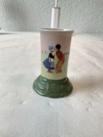 Ancien petit vase en porcelaine peint, signé 