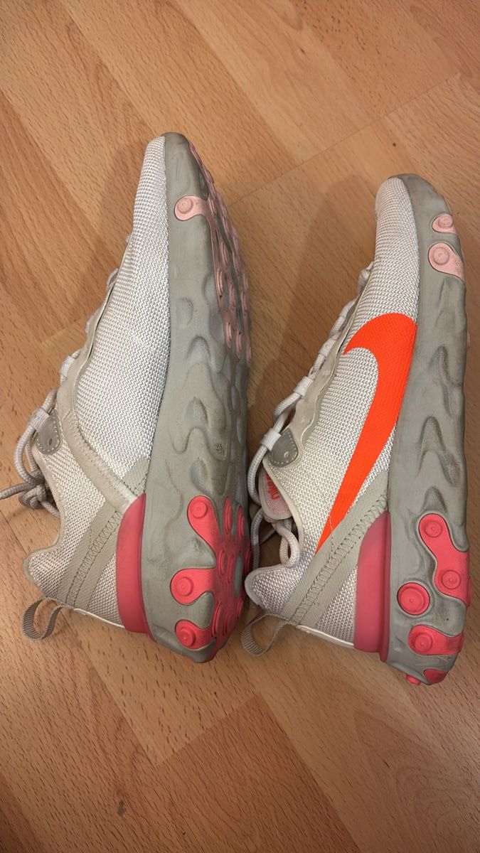 Nike Damenschuhe: Nike React Element 55 Sneaker weiss orange gebraucht – Gebraucht aus Uetikon am See von NoraSonne2013 2