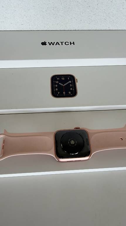 Smartwatch: APPLE WATCH SE 44mm – Nuovo e nell'imballaggio originale da Romont FR venduto da Yohelys 2