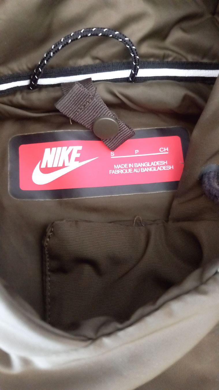 Nike Giacche: Kurzmantel Nike Gr S khaki – Usato da Eggersriet venduto da Taylorjam 2