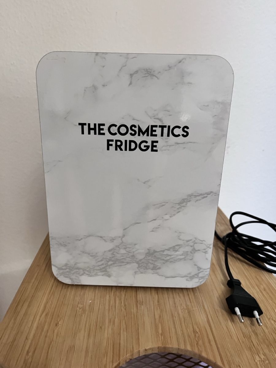 Lettini & sedie per cosmetici: The Cosmetics Fridge – Nuovo (secondo la descrizione) da Dietikon venduto da Mono7.3.