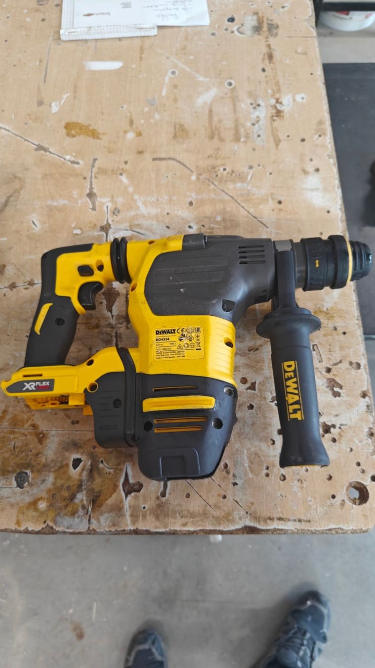 Dewalt Tutti gli attrezzi: Dewalt Akku Schlagbohrmaschine DCH334 – Usato da Waldkirch venduto da Jerom77 1