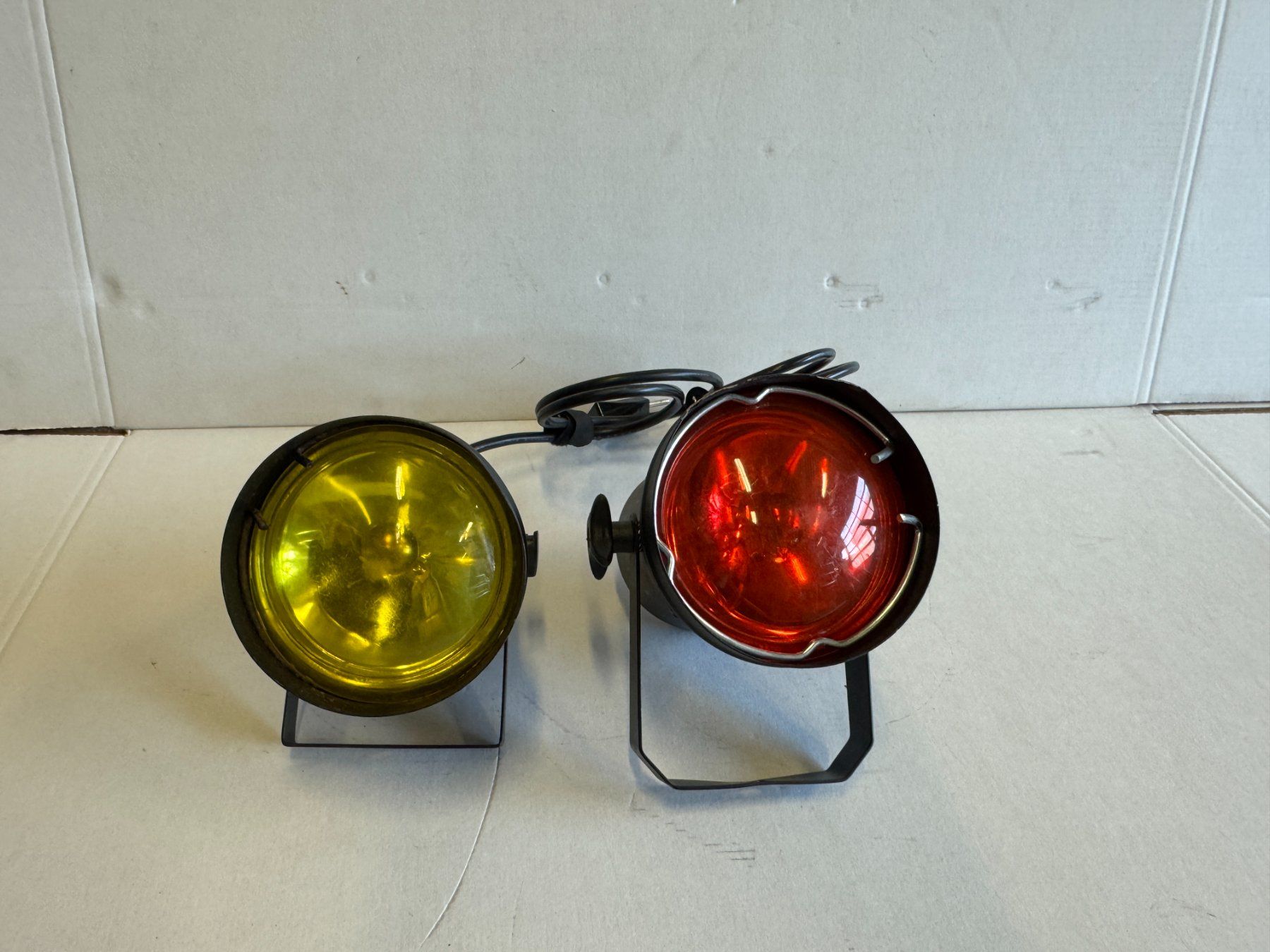 Lampade: 2x PInspot PAR 36 inkl. Lampe und Farbkappe   x1128 – Usato da Däniken SO venduto da Profog1 1