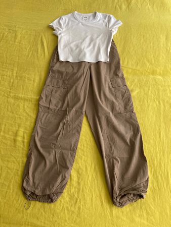 T-shirt blanc UNIQLO taille XS et pantalon