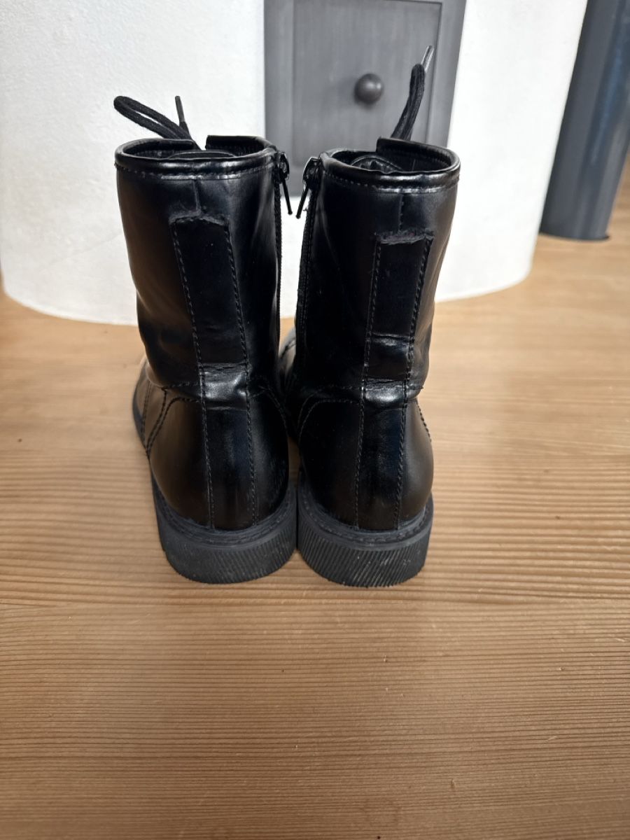 Chaussures femmes: Stiefelette, warm, 41 – D'occasion à Môtier (Vully) par Iljos 2