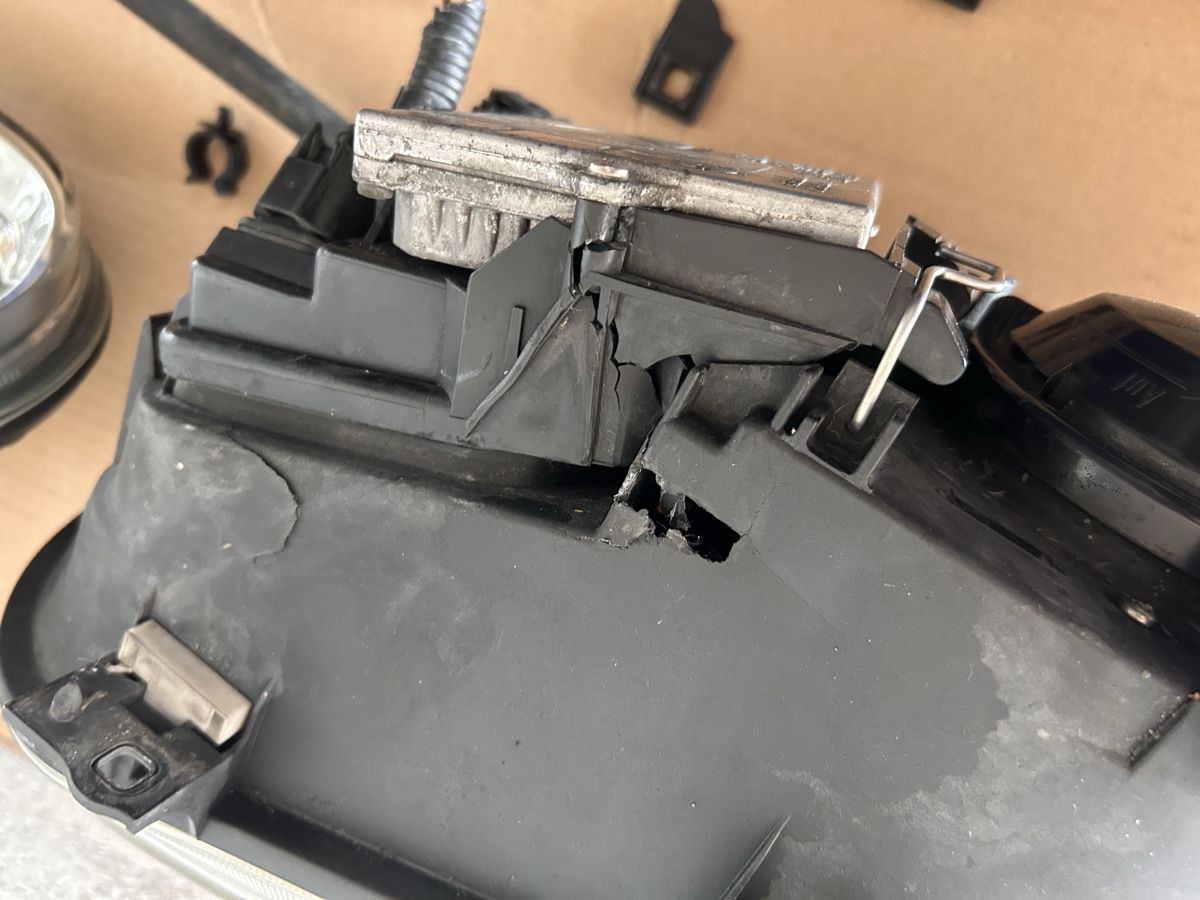 VW Fari: Phares VW Golf 4 – Usato da Fribourg venduto da rs19 6