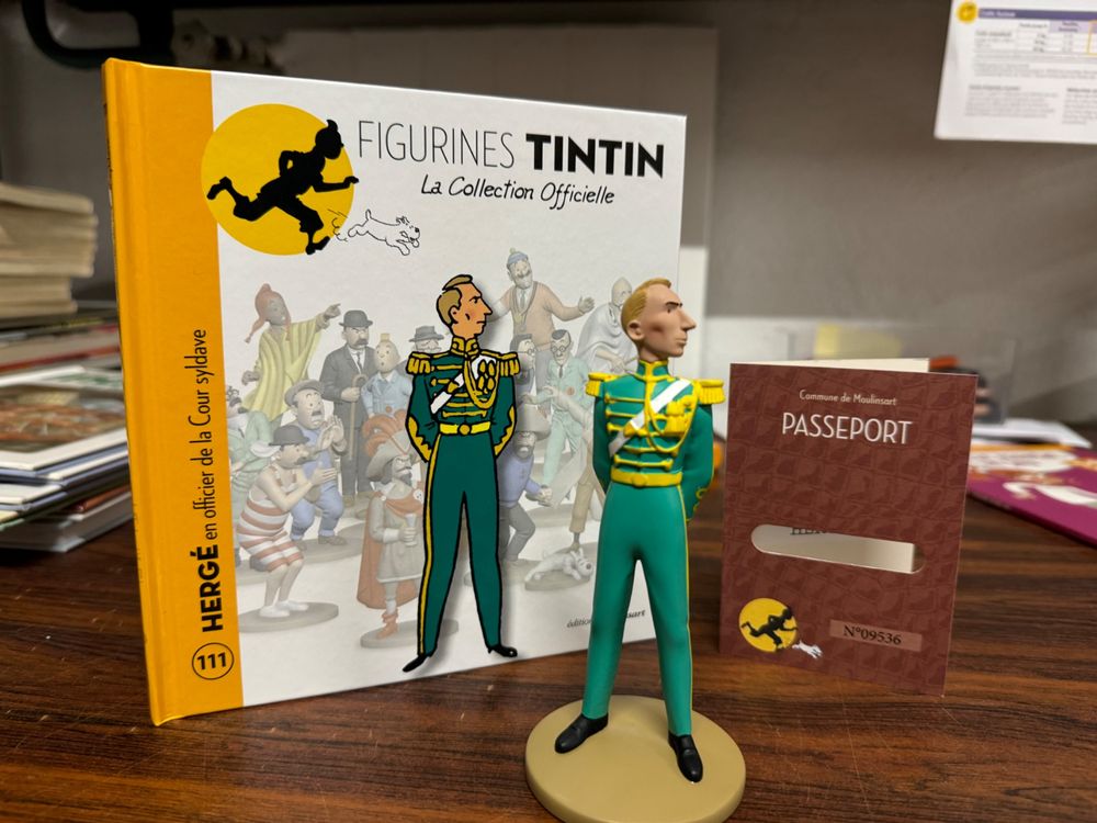 LIVRET N°1 - Figurines Tintin avec passeport - Tintin en trench-coat