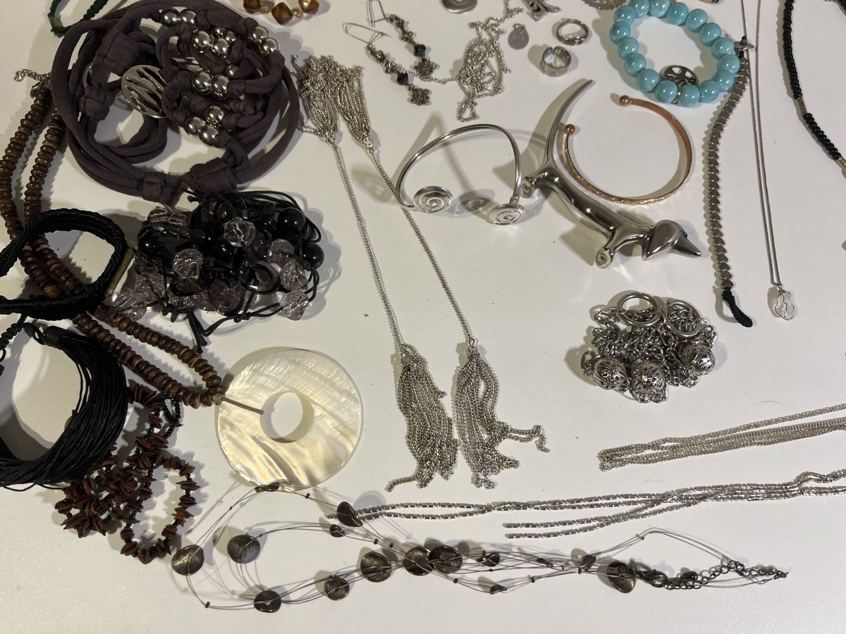 Autres bijoux: Lot de bijoux – D'occasion à St-Pierre-Clages par ste_xk6p 2
