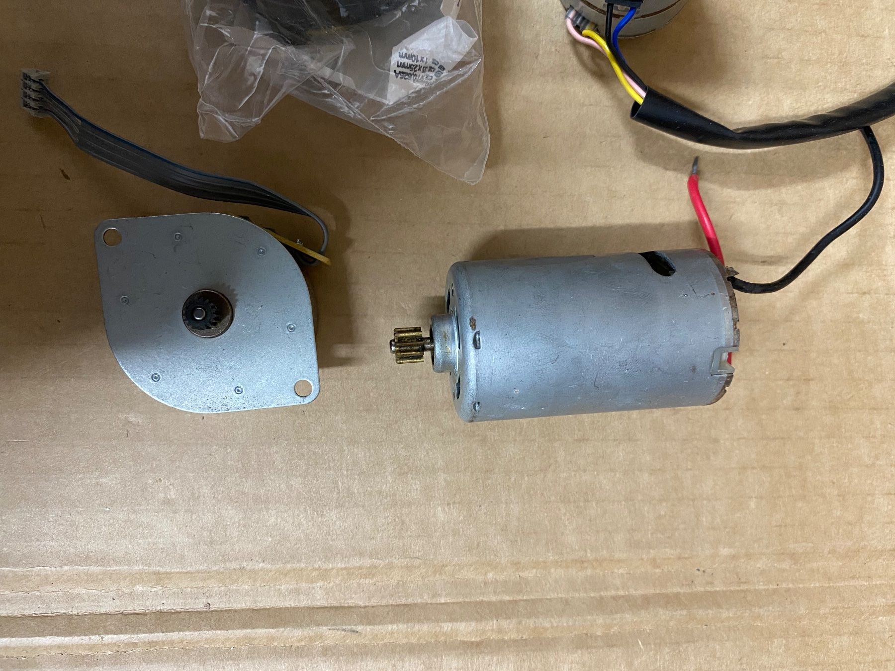 Motoren: Verschiedene kleine Motoren – Gebraucht aus Eschlikon TG von ArtRec 2