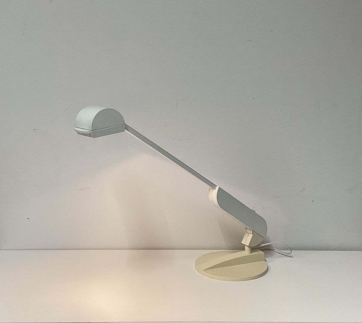 Philips Lampen: Postmoderne Tischleuchte Philips; 80 er Jahre – Gebraucht aus Burgdorf von swintila 1