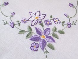Handbestickte Tischdecke Stickerei Blumenpracht