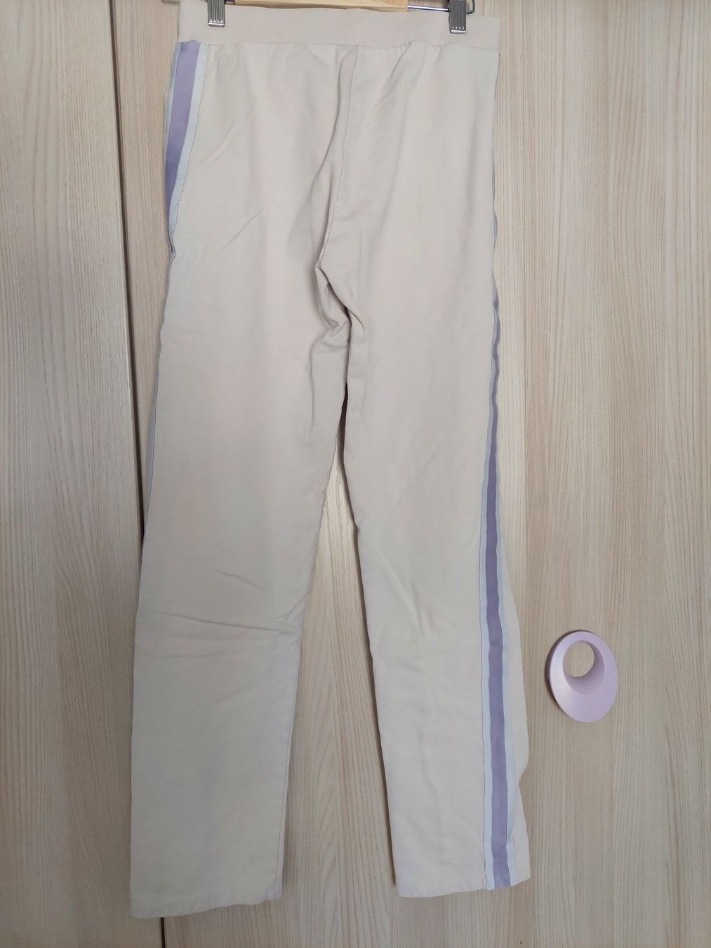Guess Hosen: Stoffhose Guess – Gebraucht aus Arbon von sonnenstrahlung