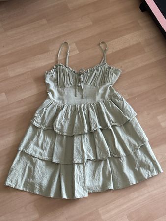 Sommerliches Minikleid mit Rüschen, Grösse S