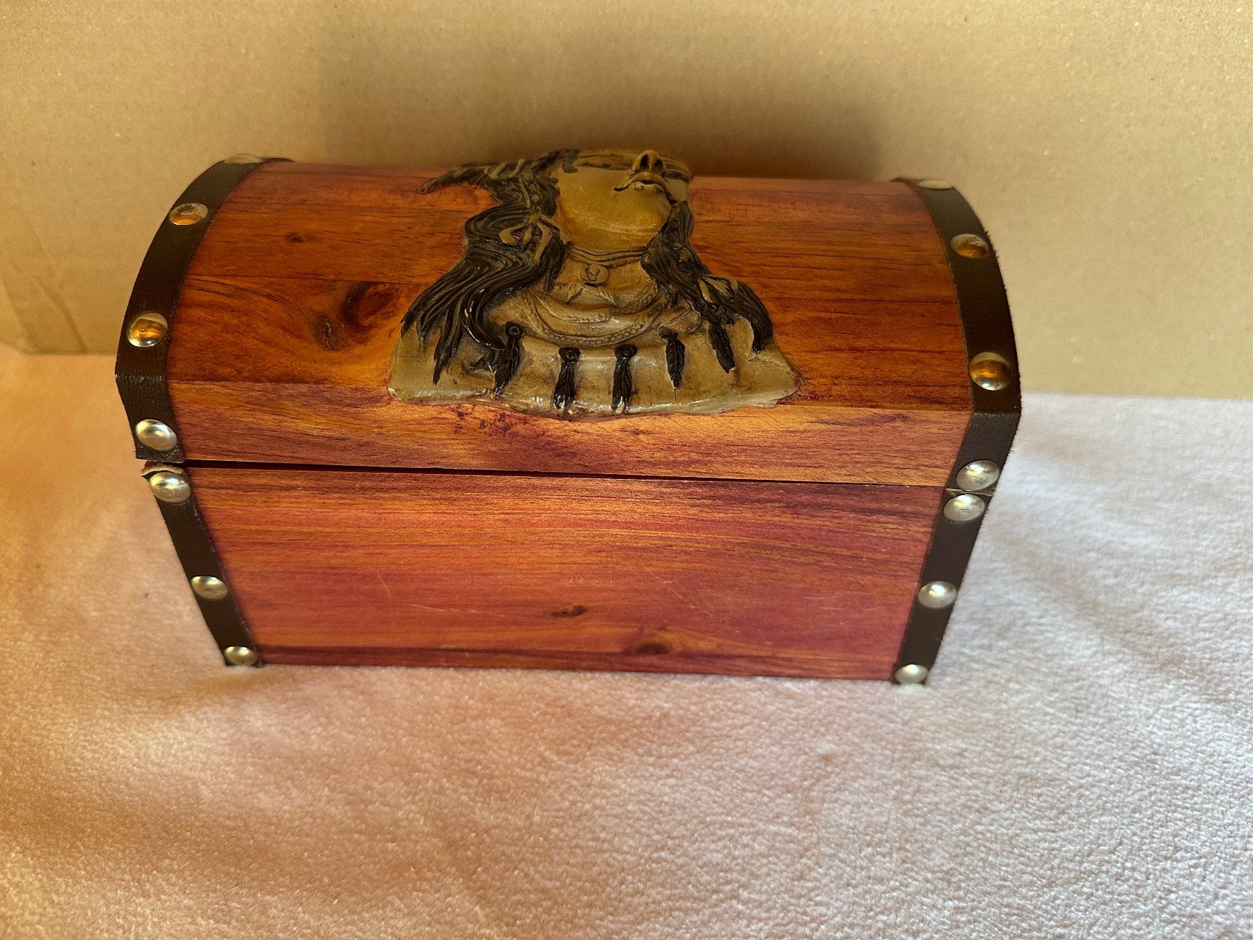 Schmuckkästen: Coffret en bois avec rangement intérieur – Gebraucht aus Ste-Croix von BuffetSC