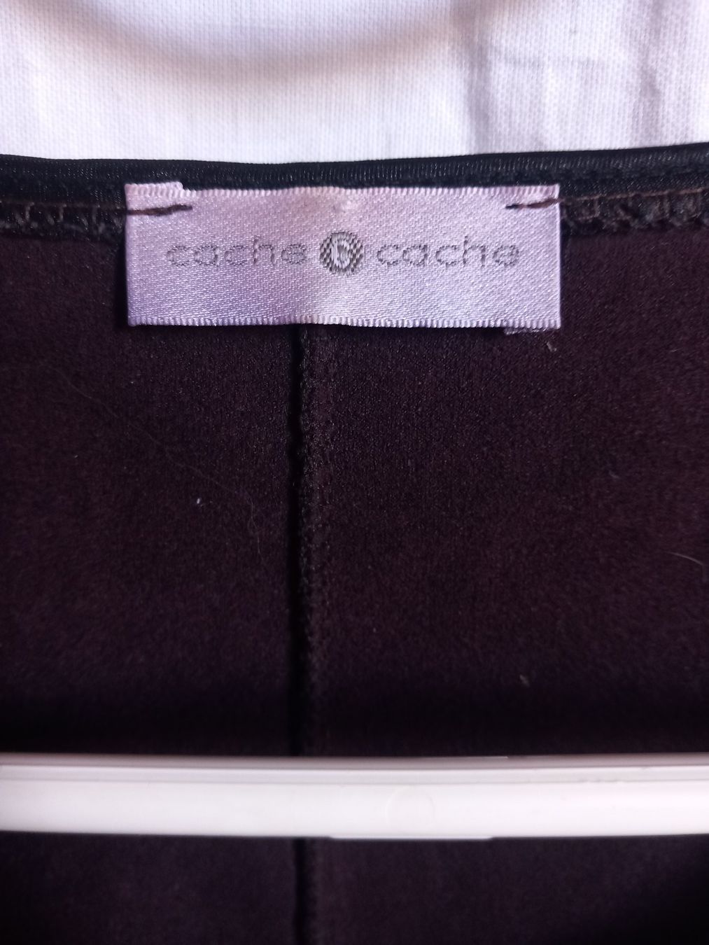 T-shirt: T-shirt Cache Cache bordeaux à franges – Usato da Faoug venduto da per_kp6r 3