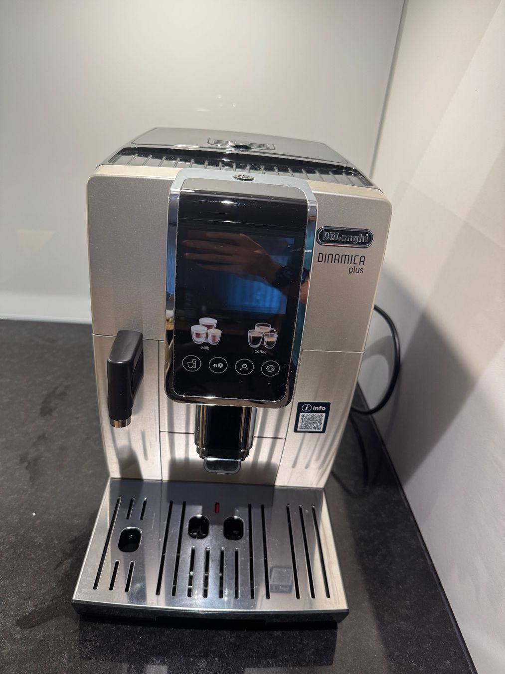 De'Longhi Macchine per caffè & Macchine per espresso: DeLonghi Dinamica Plus – Usato da Rorschach venduto da elm_2s9t 4