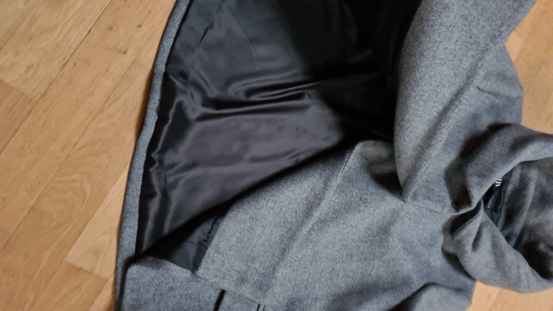 Jacken: Wunderschöne,graue neue Jacke  kapuzze gr.L – Gebraucht aus Ferden von jemyce 3