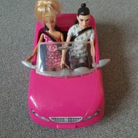 Barbie-Auto mit zwei Puppen