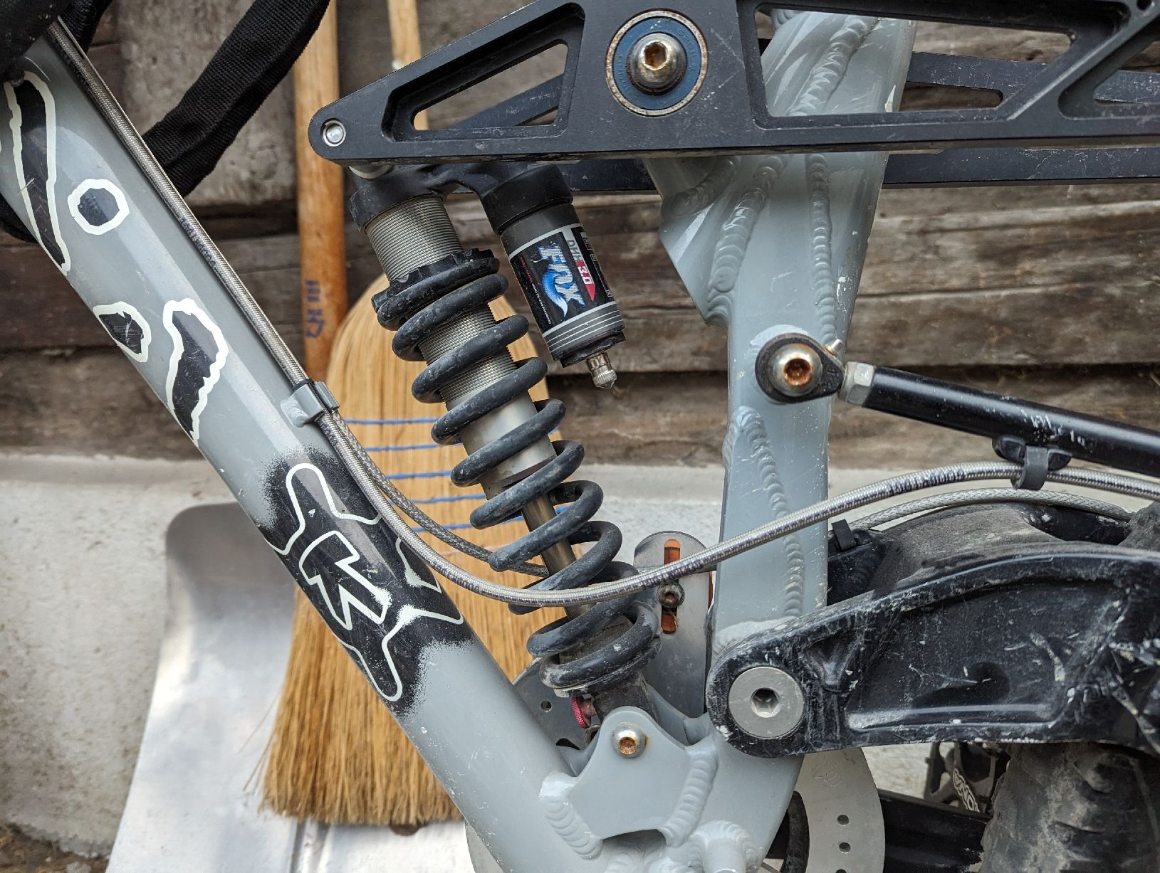 Kona Velos: Kona Stab deluxe Downhill Bike - Great for Summer Trails! 🚵 – Gebraucht aus Zermatt von rob_6wqx 2