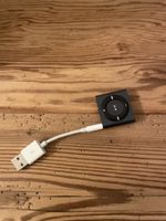 Apple iPod Shuffle mit Ladekabel guter Zustand