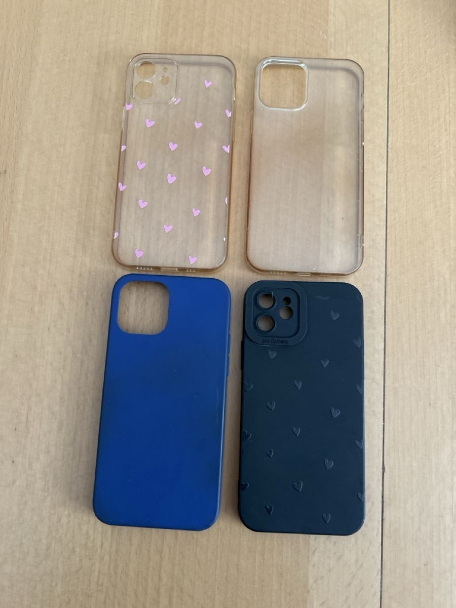 Apple Coques & Protection écran: Lot de 4 coques IPhone 12 – D'occasion à Villarimboud par ily01