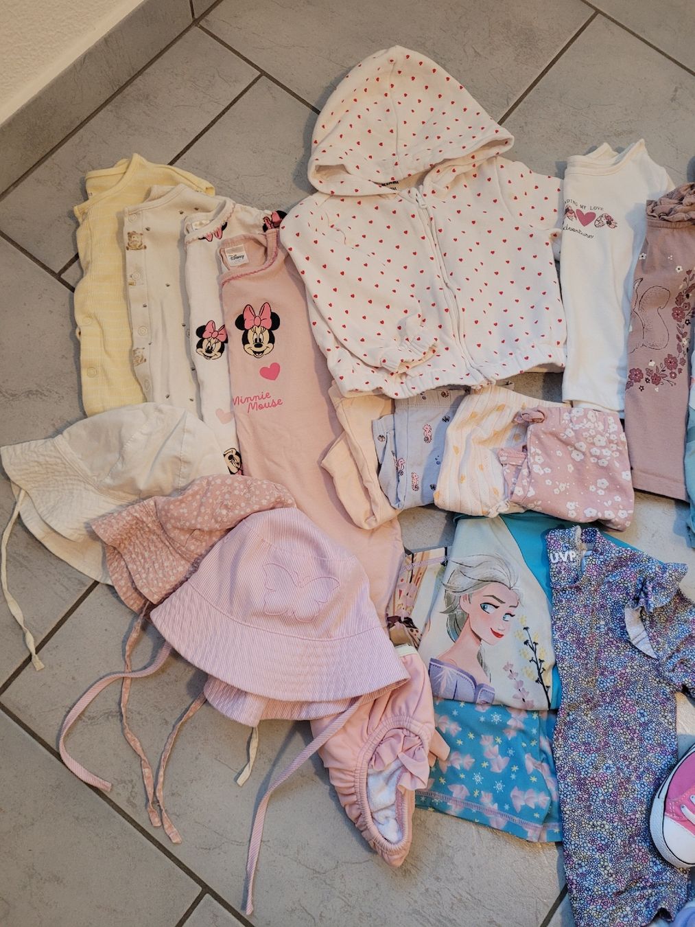 Lotti & Set di vestiti: Kinderkleider Set Grösse 80 Mädchen – Usato da Gisikon venduto da Flowerpower92 1