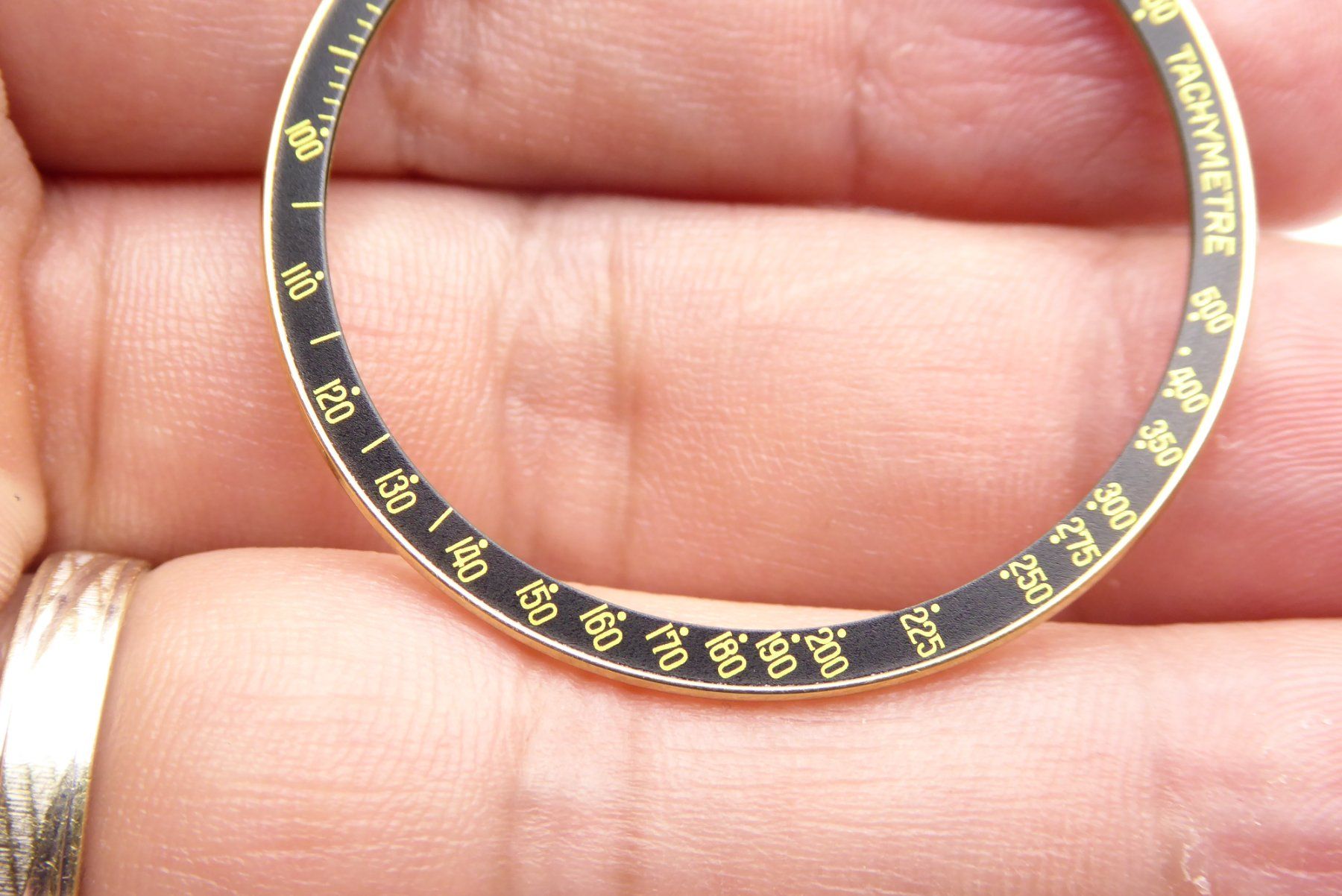 Omega Orologi: Omega Speedmaster bezel gold 40mm – Nuovo (secondo la descrizione) da Geneve venduto da adr_xk6n 8
