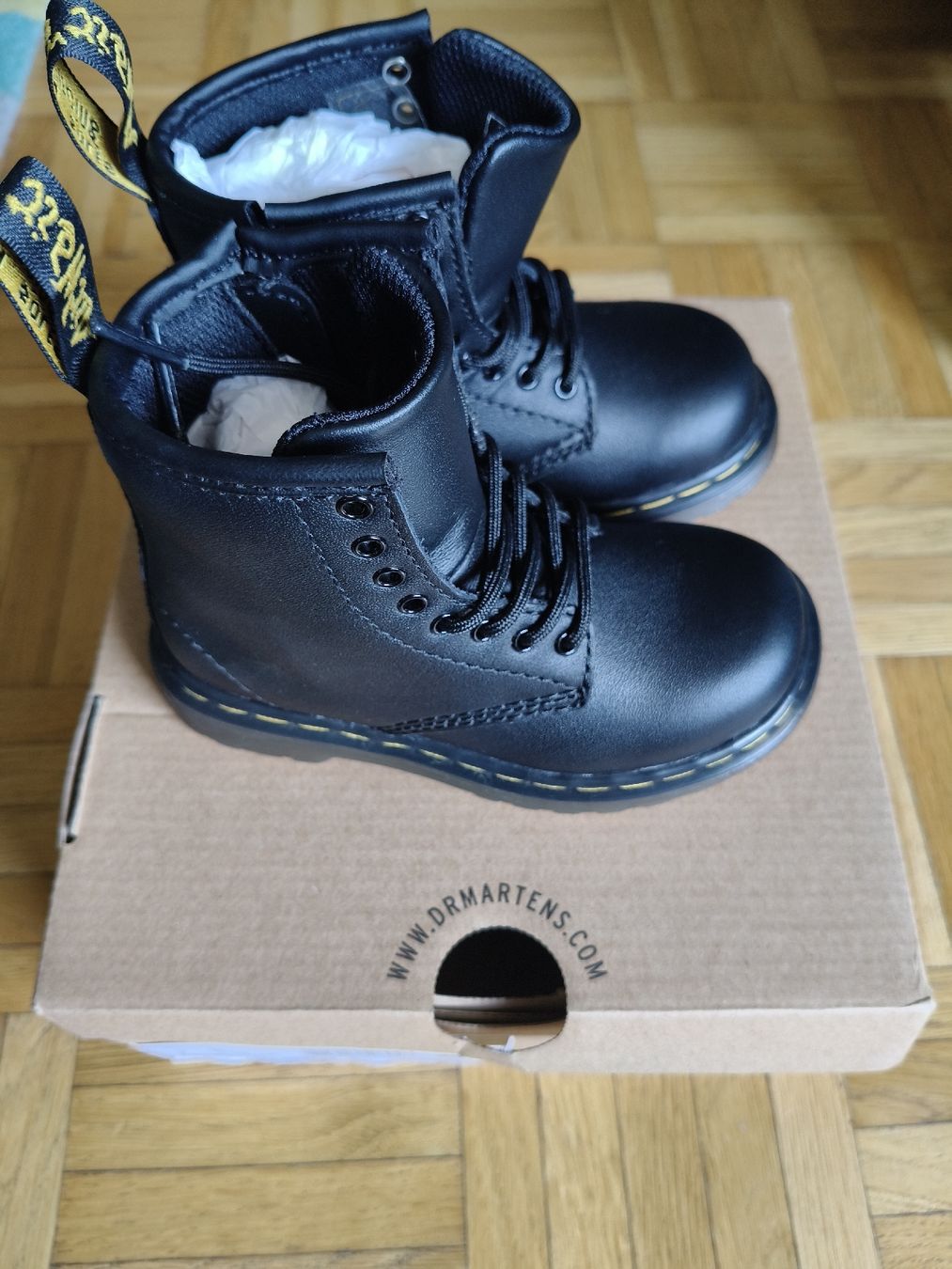 Dr. Martens Scarpe da uomo: Dr. Martens Brooklee Black Boots Size EU 22 Neu – Nuovo e nell'imballaggio originale da Zürich venduto da sha_vw65 2