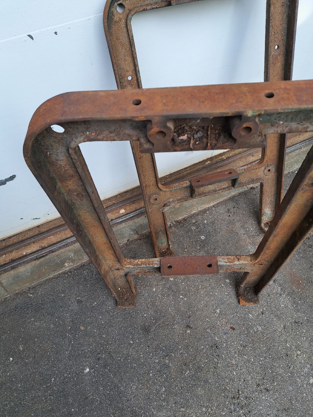 Altri mobili d'antiquariato: 2 antike Gusseisen Tischbeine – Usato da Grossdietwil venduto da hufi10 1