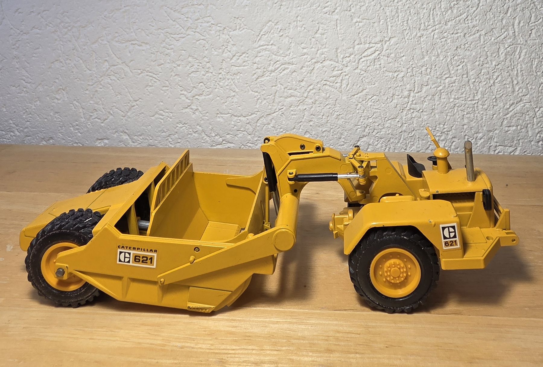 Caterpillar Kit di modellismo & Modellini statici: Caterpillar Schürfzug, Modell 621 – Usato da Männedorf venduto da Modellbau-wyss