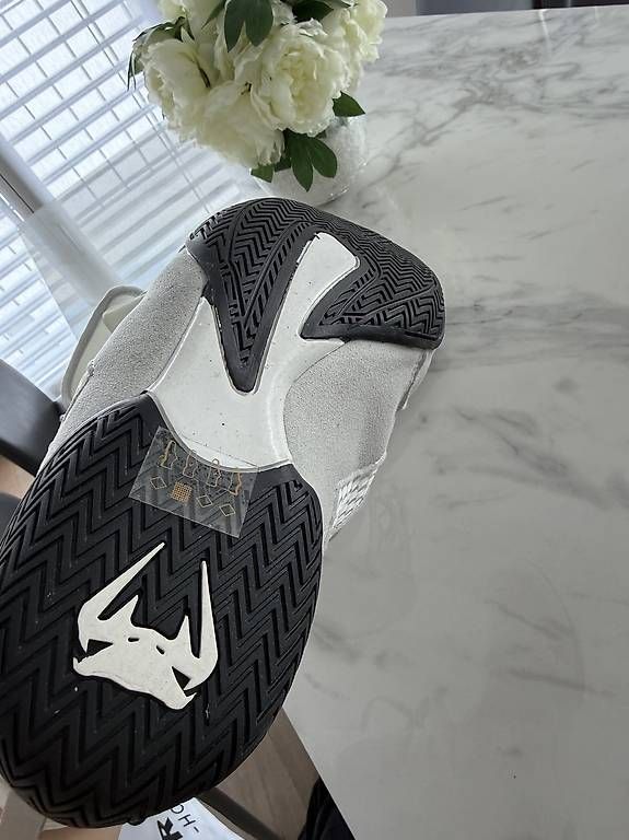 Scarpe da uomo: Chaussures de sport d'intérieur  – Usato da Bulle venduto da Preteni 3