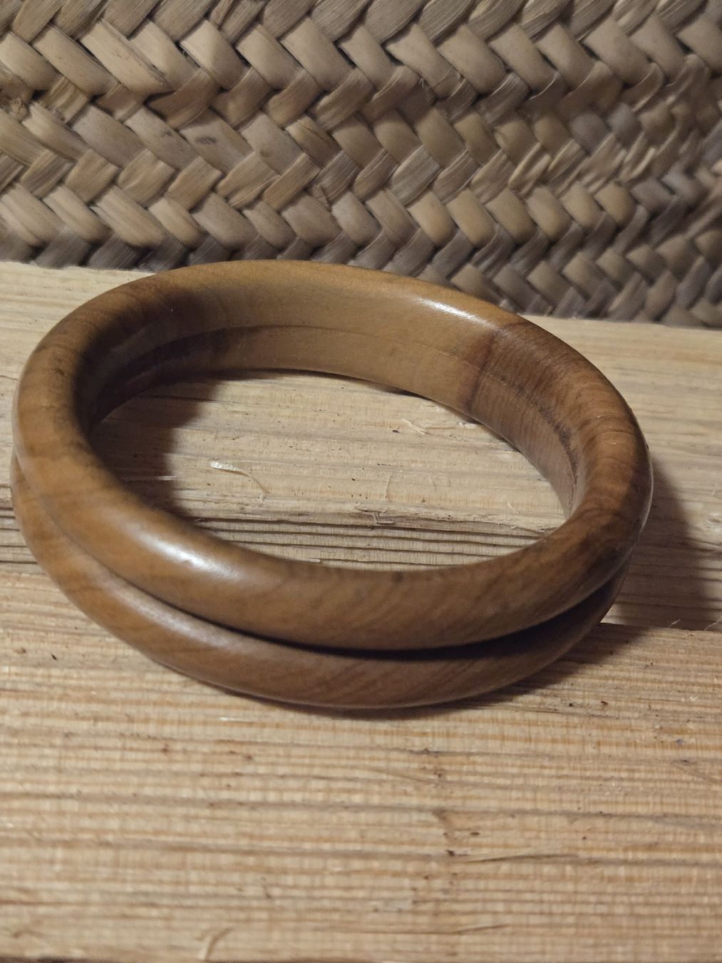 Bracciali & Braccialetti: bracelet en olivier – Usato da Montet (Broye) venduto da CandiceD 1